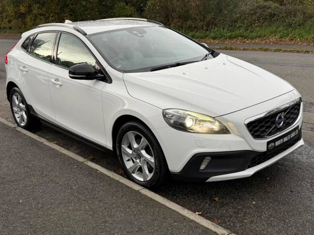 Volvo V40 1.6 D2 Cross Country Lux 5dr Powershift Hatchback Diesel White