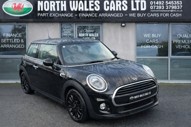 Mini Hatchback 1.5 Cooper D II 3dr Hatchback Diesel Black