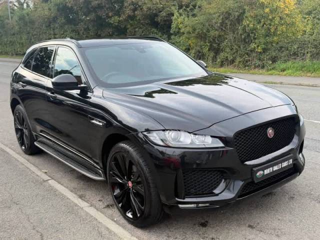Jaguar F-Pace 2.0d [180] Chequered Flag 5dr Auto AWD Estate Diesel Black